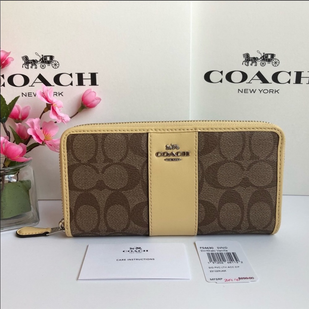 🌹 Coach Signature PVS Accordian Wallet F54630